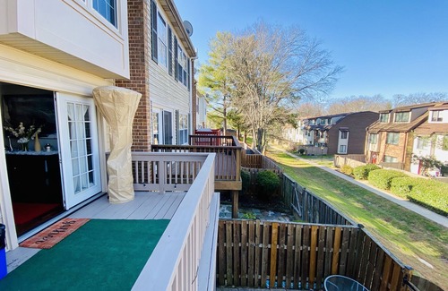 Montgomery Village Casa | In the DC-VA-MD area? Stay in lux and comfort at the Beautiful Empress Lounge
