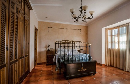 Setenil de las Bodegas Casa | In the heart of Andalusia, this spacious finca with swimming pool welcomes you in a quiet landscape.