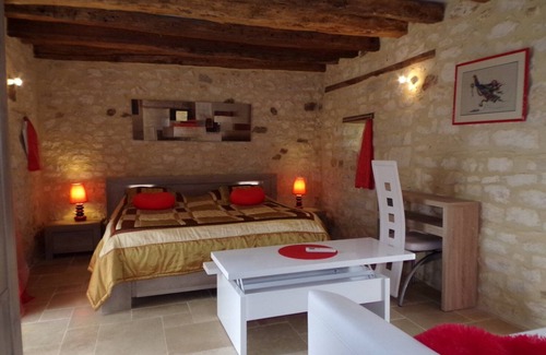 Salignac-Eyvignes Cama Y Desayuno | In the heart of Périgord Noir, lovely suite with heated pool