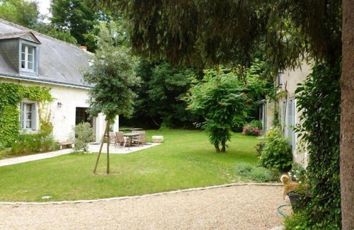 Veretz Casa | en el corazón de un pueblo histórico de Touraine, con gran jardín y bosque.
