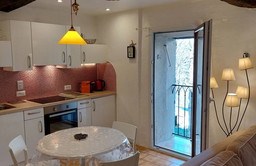 Cipieres Apartamento | In the heart of a medieval French village. One bed apartment. Pet friendly