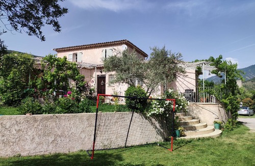 Sourribes Villa | En el corazón de una casa de pueblo provenzal de 130m2 con piscina grande