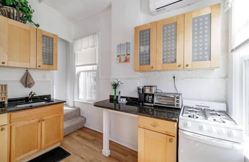 Adams Morgan Apartamento | In the heart of Adams Morgan | Vintage Charm