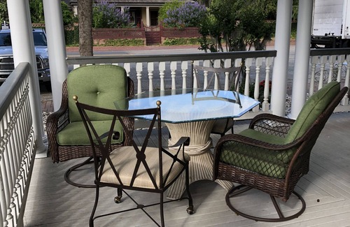 Historic Downtown Apalachicola Casa | Vintage Rose Suite en la joya histórica majestuosa de Apalachicola.