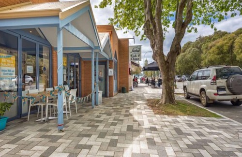 Middleton Beach Casa | In the heart of Middleton Beaches café precinct, this 2 storey townhouse awaits