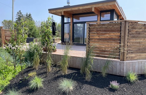 Green Gables Cabaña | In the Heart of Cavendish, Modern Ocean View Cottage