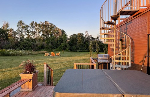 Green Gables Cabaña | In the Heart of Cavendish, Modern Ocean View Cottage