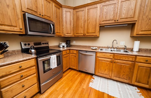 Spartanburg Apartamento | In the heart of downtown Spartanburg! Literally! Steps to restaurants and shops!