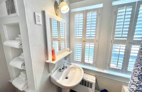 East Dorset Casa | In the Heart of East Dorset, Featuring a game house and a Hot Tub!