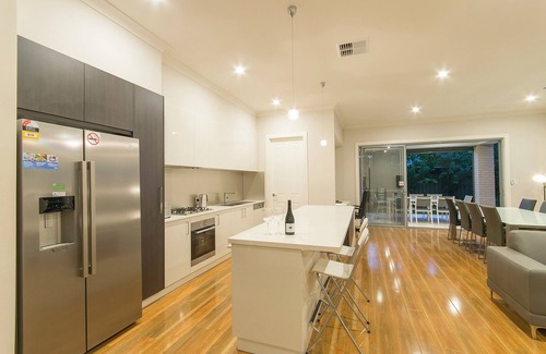 Glenelg Casa | En el corazón de Glenelg en Gordon St Villas