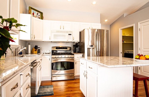 Hailey Casa | In the Heart of Hailey; PRIVATE PET-FRIENDLY 3 bedroom home with garage