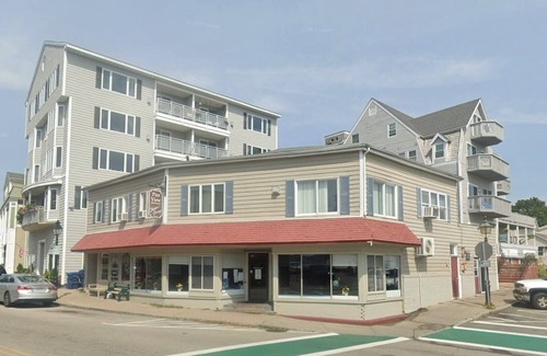 Onset Condominio | In the heart of Onset Village with gorgeous views of Onset Bay.