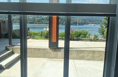 Port Moody Casa | In the Heart of PoMo a site of Tranquility and Modern living - Cozy and COMFY!!!