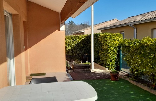 Etauliers Condominio | In the heart of the Blayais region, quiet, spacious apartment 800 m from town center.