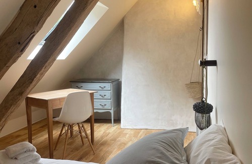 Comblot Otro | In the heart of the countryside, an old renovated farmhouse, totally independent.
