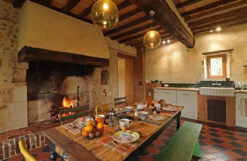 Comblot Otro | In the heart of the countryside, an old renovated farmhouse, totally independent.