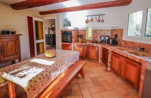 Grambois Casa | In the heart of the Luberon, spacious house in Grambois, private pool.