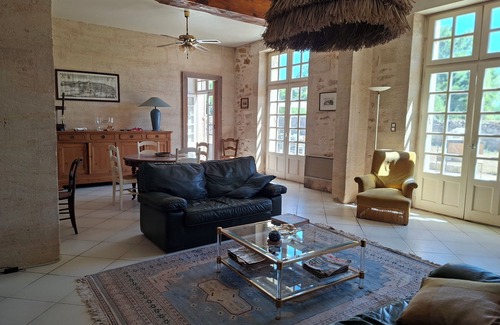 Bommes Cama Y Desayuno | In the heart of the Sauternes crus classés, the Maison de Grand Pierre