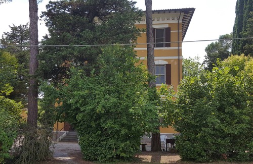 Lidarno Villa | En el corazón de Umbría se alquila un edificio histórico rodeado de vegetación.