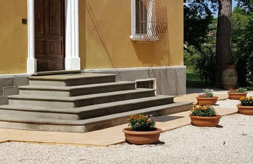 Lidarno Villa | En el corazón de Umbría se alquila un edificio histórico rodeado de vegetación.
