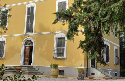 Lidarno Villa | En el corazón de Umbría se alquila un edificio histórico rodeado de vegetación.