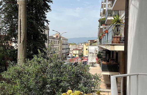 Ottaviano Casa | In the historic center. Private room with garage and small balcony. 5min from the station