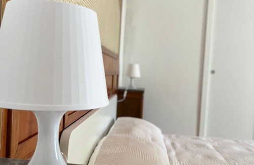 Ottaviano Casa | In the historic center. Private room with garage and small balcony. 5min from the station