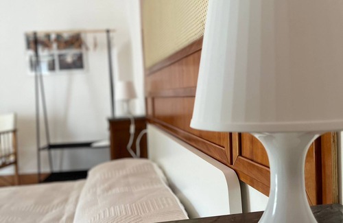 Ottaviano Casa | In the historic center. Private room with garage and small balcony. 5min from the station