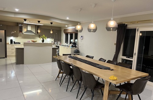 Bellbird Casa | In the Hunter Valley and need a place to stay for a big group? Look no further