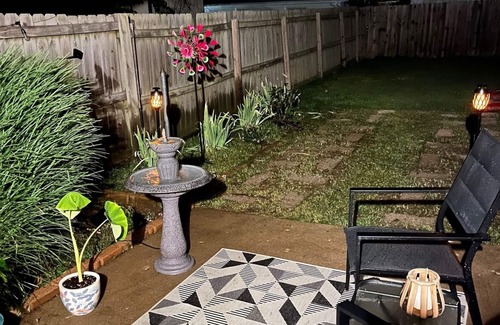 Bentonville Casa | In the ❤️ of Bentonville. Quiet corner 🏠 <Than 5 mins 2 🚴 trails, downtown or HWY