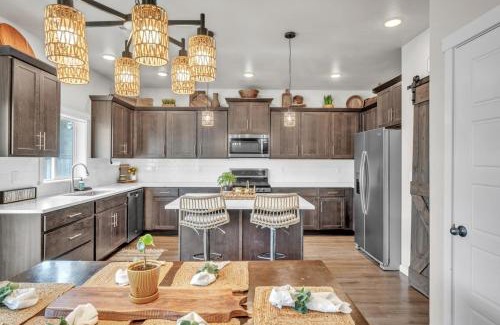 La Pine Casa | In the Pines and Under the Stars, 5BR, Sleeps 13