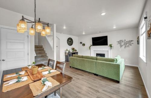 La Pine Casa | In the Pines and Under the Stars, 5BR, Sleeps 13