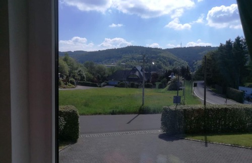 Schleiden Apartamento | En el Scheurener Berg, con vistas al valle de Schleidener.