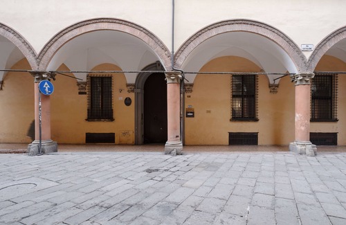 Historic Center Apartamento | In the Shadow of the Two Towers