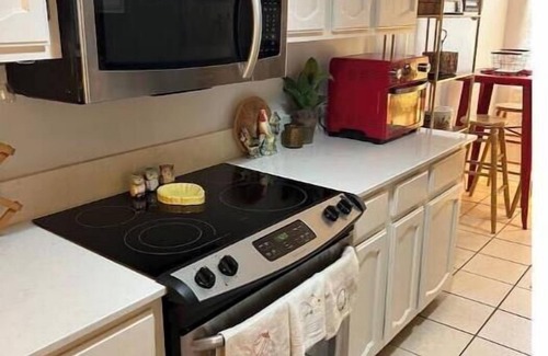 Northeast Pensacola Casa | In The Treetops of The Oaks Lane
