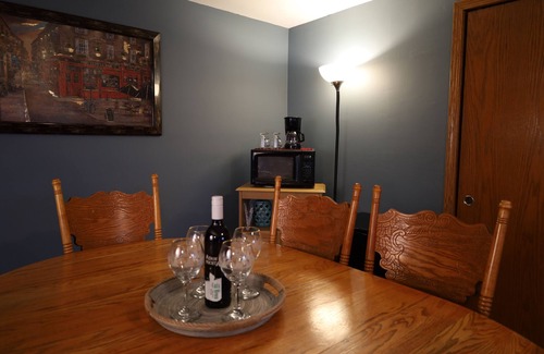 Hermann Casa | In town -2 bedroom + 2 sofa beds + game room/common area -fits 8 people