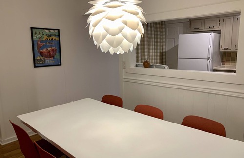 Highlands Casa | ¡EN LA CIUDAD! A 2 cuadras de la calle principal. 2 dormitorios. Wi-Fi gratis. Duerme 6.