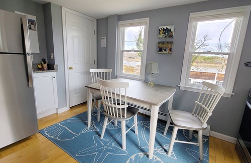 Wellfleet Condominio | In-Town 2BD Condo--A/C, Walk to Wellfleet Center, Town Pier & Mayo Beach