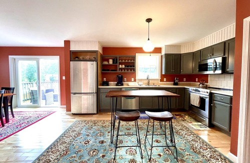 Bar Harbor Cabaña | In-town Bar Harbor cottage close to Acadia National Park entrance w/ home office