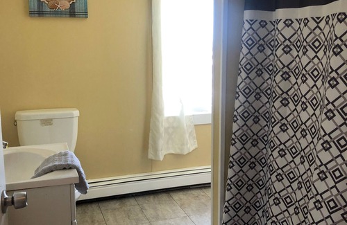 Parkside Apartamento | In-town no frills 2 bedroom apt