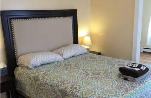 Parkside Apartamento | In-town no frills 2 bedroom apt
