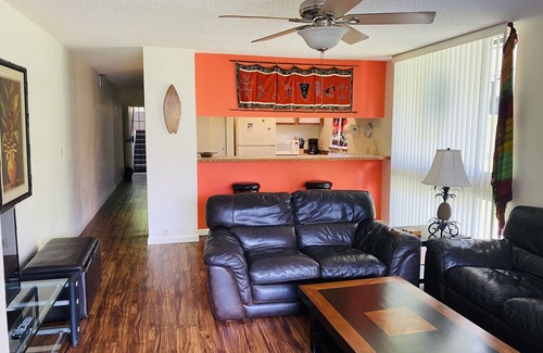 Historic Kailua Village Condominio | En la ciudad, Vista al Mar, a pasos de la playa, tiendas, restaurantes y bares!