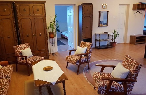 Heviz Condominio | In Ungarn, Bad Hévíz, Fam. Ferienwohnung mit Garten, Außenpool, Sauna, Whirlpool
