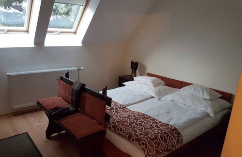 Heviz Condominio | In Ungarn, Bad Hévíz, Fam. Ferienwohnung mit Garten, Außenpool, Sauna, Whirlpool