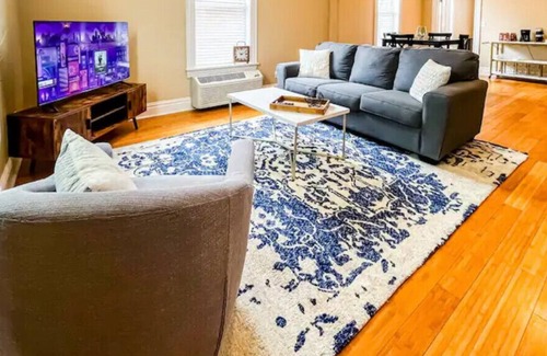The Hill Apartamento | In unit washer & dryer Disney+, Netflix & Hulu