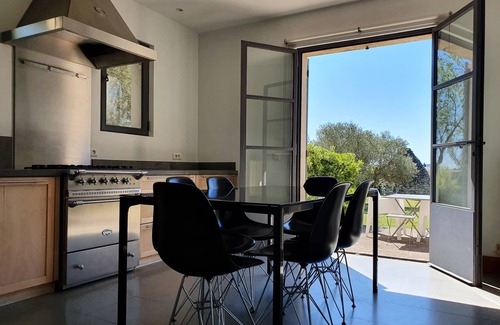 Uzes Casa | En Uzès, Bastide con servicios de alta gama, a 2 minutos del centro, piscina de sal.