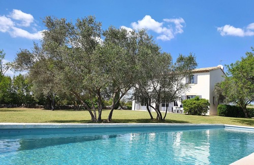 Uzes Casa | En Uzès, Bastide con servicios de alta gama, a 2 minutos del centro, piscina de sal.