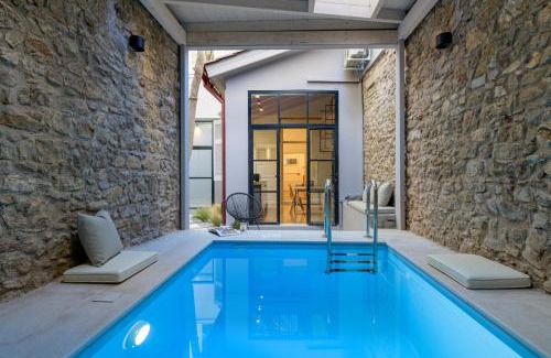 Plaka Apartamento | Incomparable Plaka's Luxury Apt Private Pool
