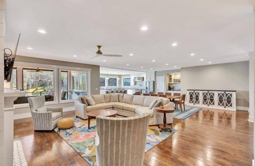 Seneca Casa | Incredible 10 BR home with pool