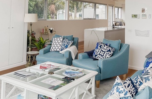Mentone Casa | Incredible 5bed home + pool & hot tub + parking + walk to beach